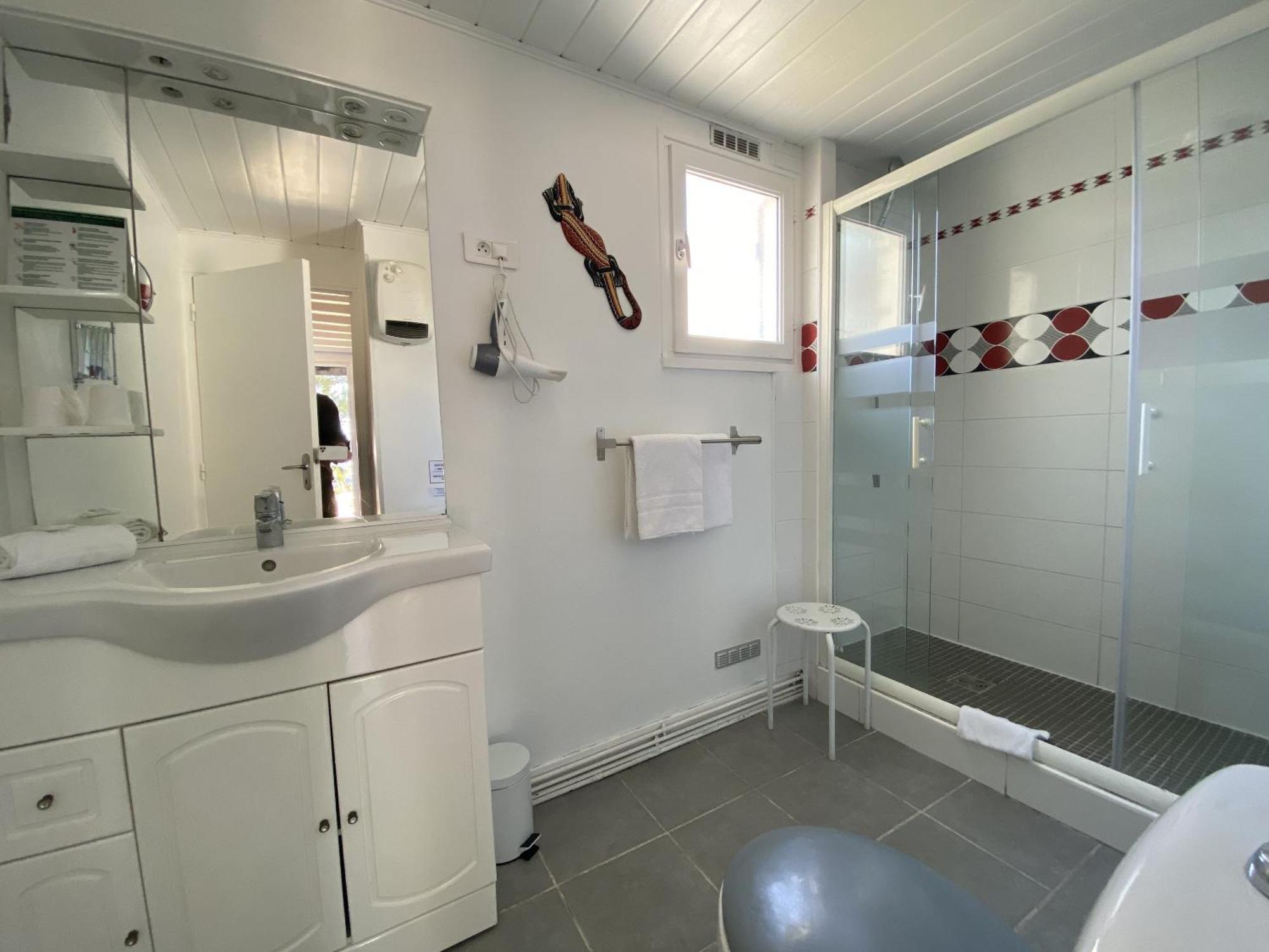 Hotel Des 4 Vents "Esprit Camargue" Aigues-Mortes Bilik gambar