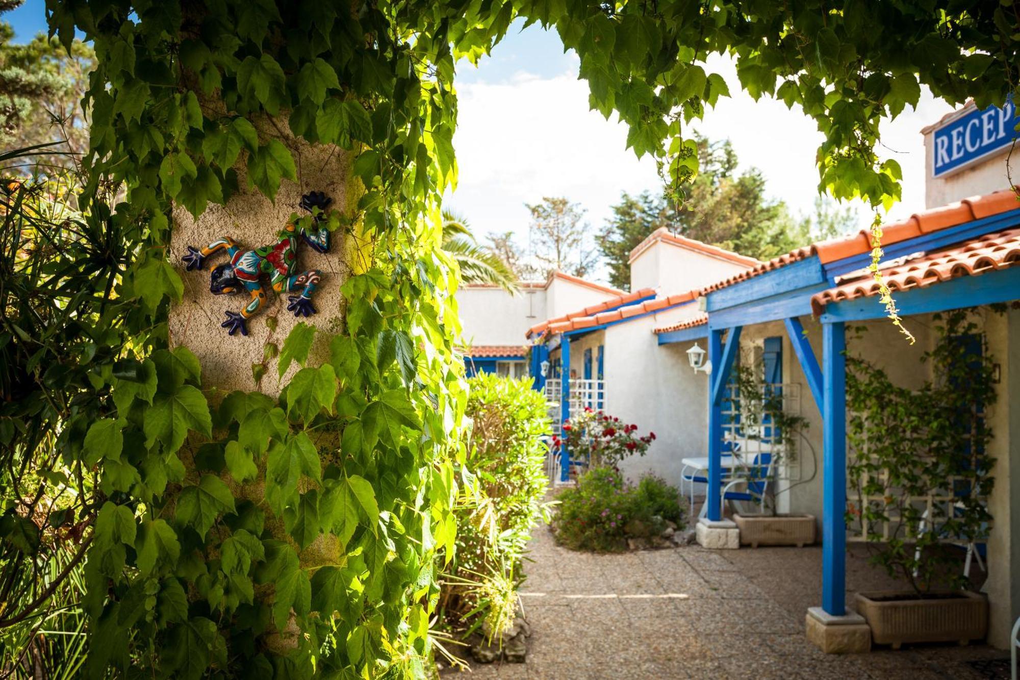 Hotel Des 4 Vents "Esprit Camargue" Aigues-Mortes Luaran gambar